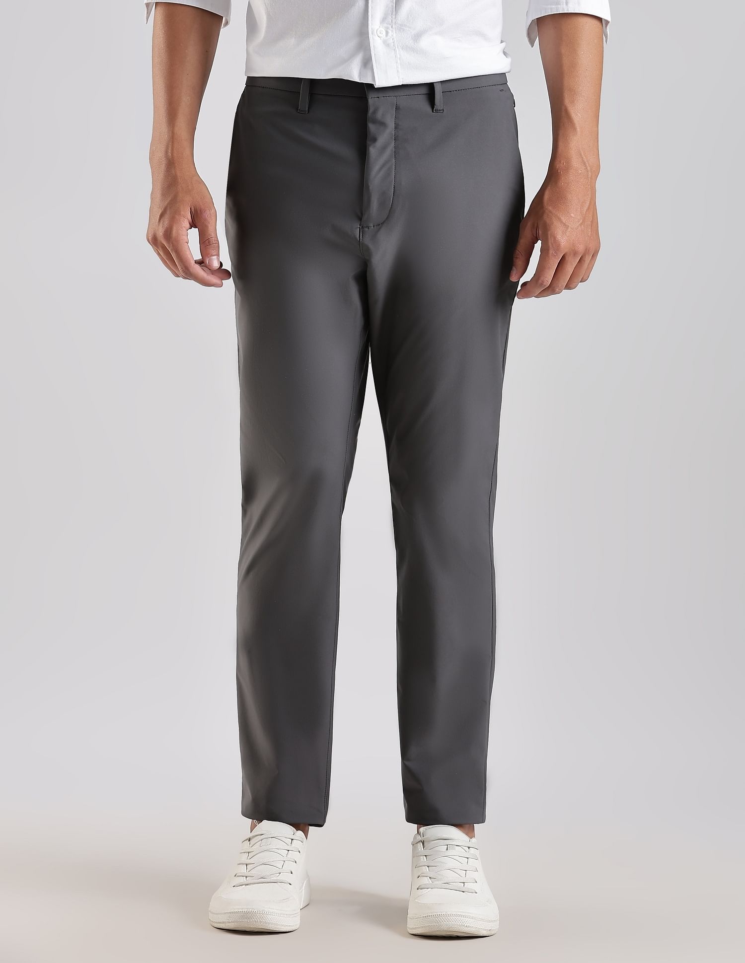 Calvin Klein Jeans Slim Fit Solid Mid Rise Trouser