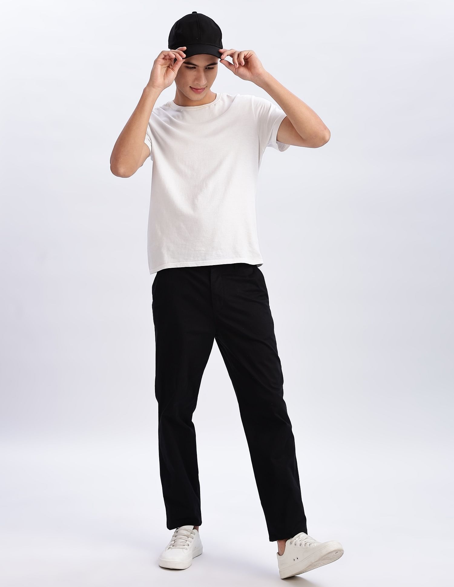 Calvin Klein Jeans Relaxed-Fit Solid Mid Rise Trousers