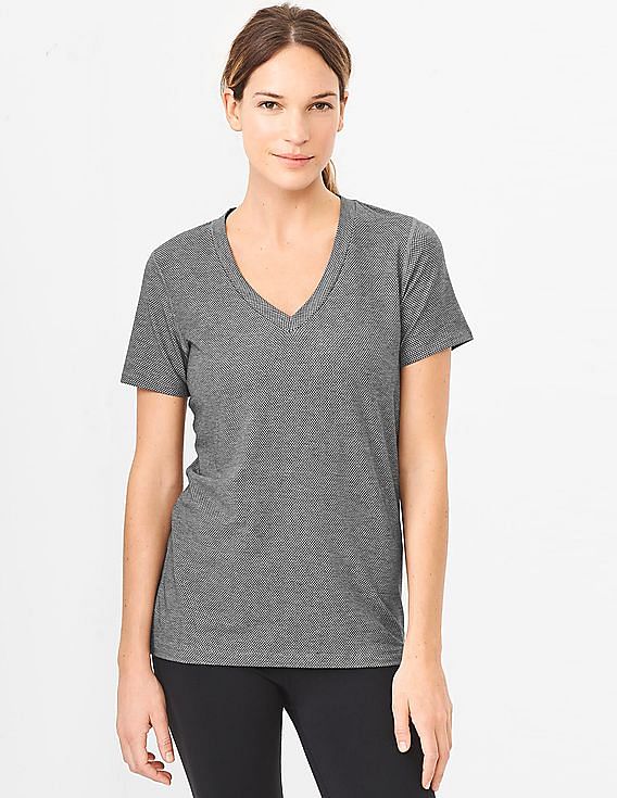 Gap v neck sale t shirt womens