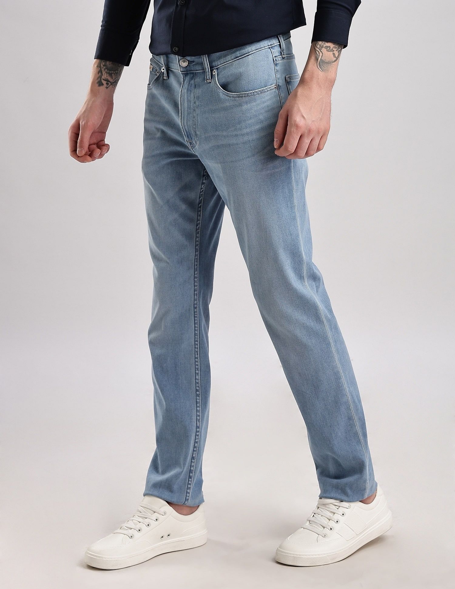 Calvin Klein Jeans Light Washed Slim Fit Mid Rise Jeans