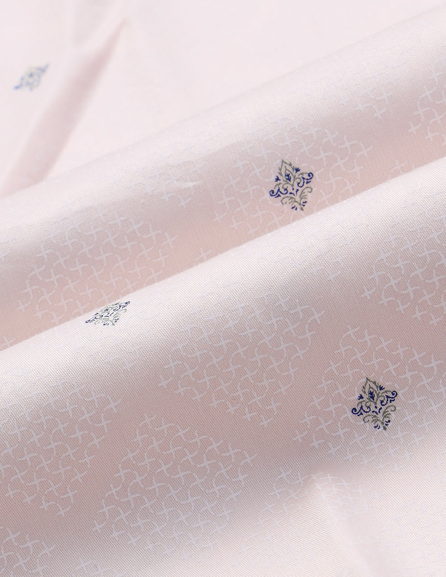 Arrow Cutaway Collar Cotton Shirt