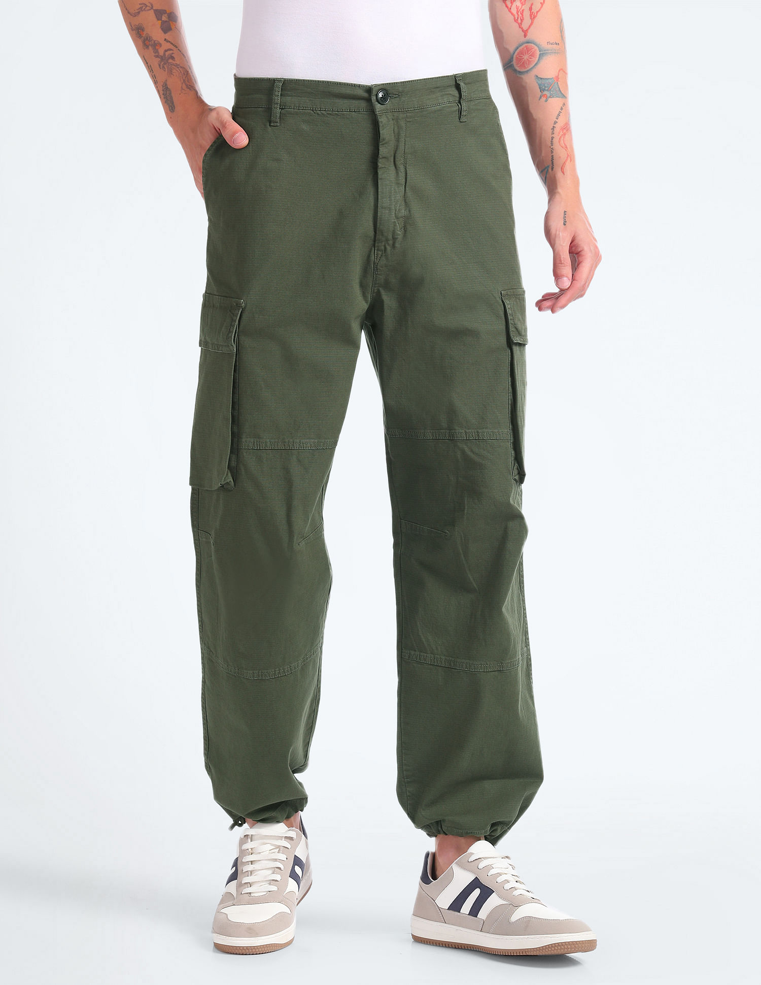 Flying Machine Mid Rise Textured Cargo Pants