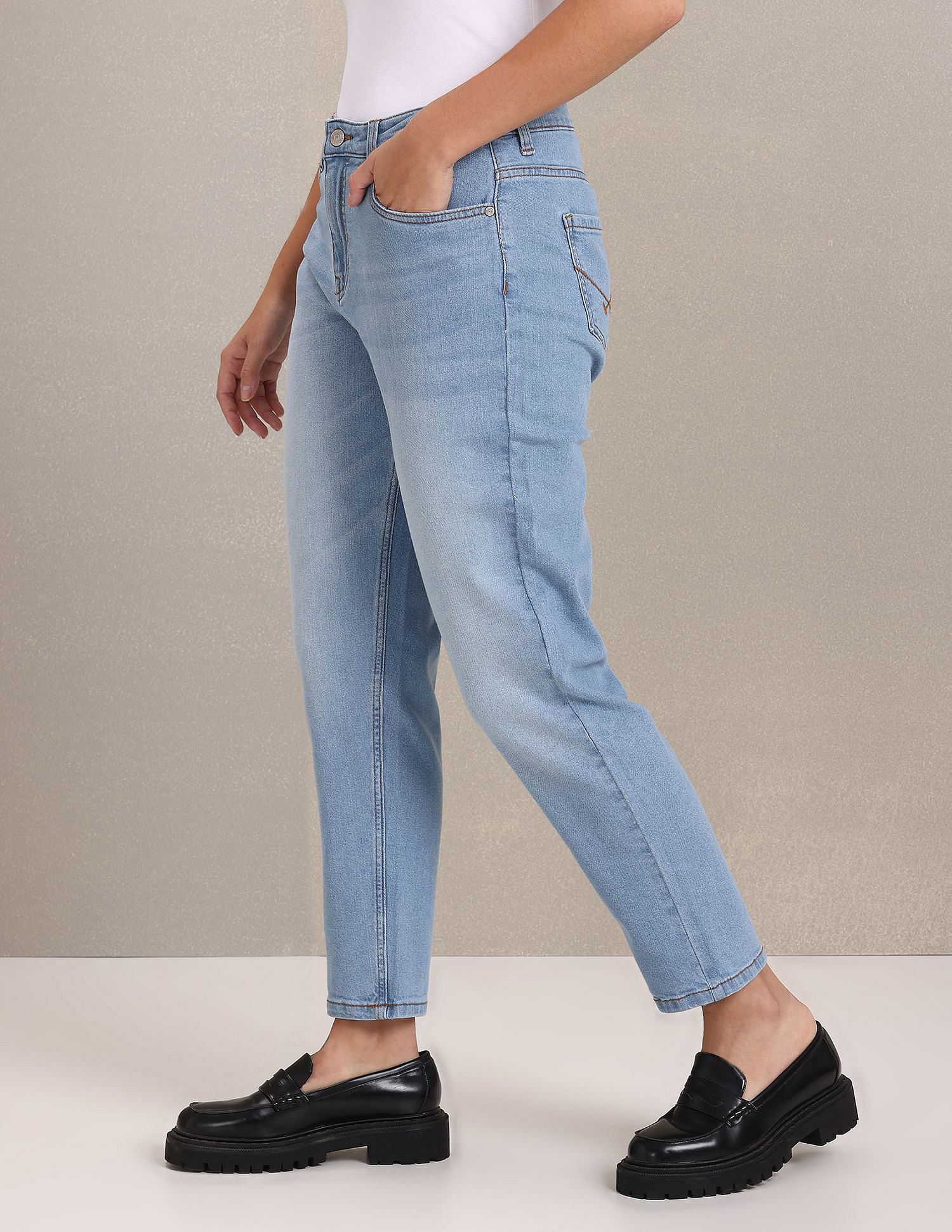 Mango mom fit jeans in washed blue