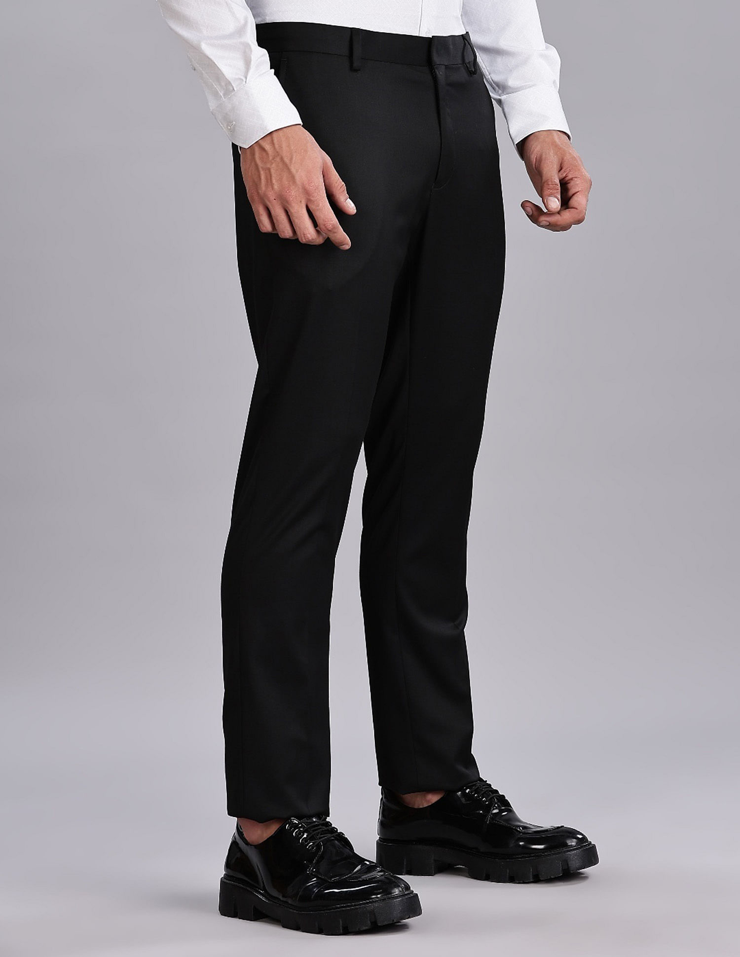 Tommy Hilfiger Regular-Fit Solid Mid Rise Trousers