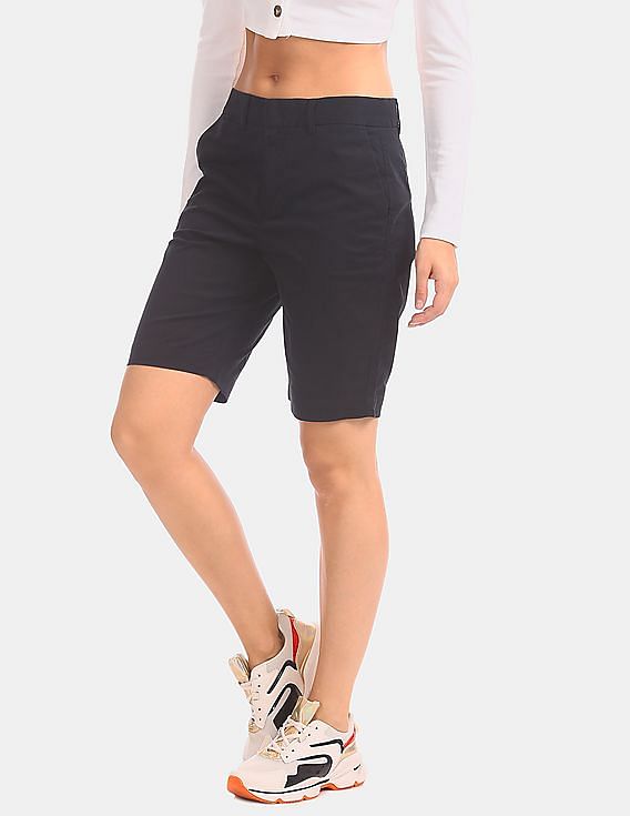 Buy GAP Women Black Cotton Stretch Clean Bermuda Shorts NNNOW