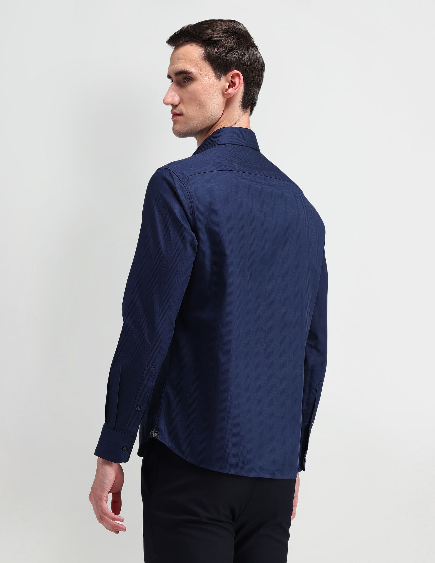 Arrow Manhattan Slim Fit Vertical Striped Shirt