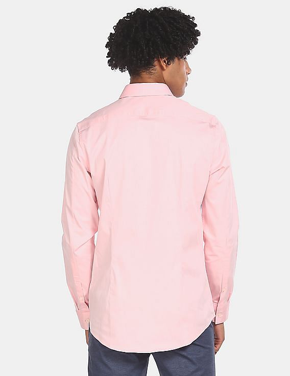 Calvin Klein Men Light Pink Slim Fit Stretch Satin Solid Casual Shirt