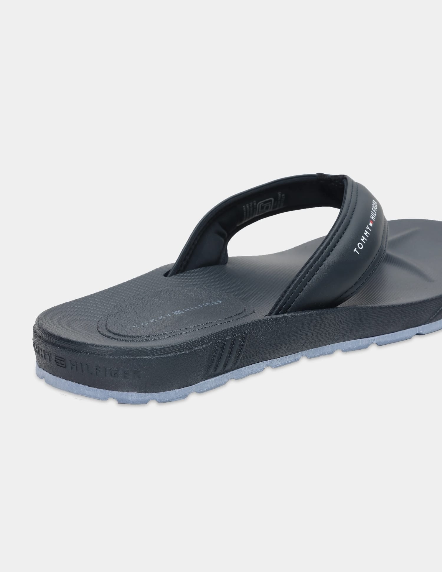 トムページです。 Buy Tommy Hilfiger Logo Navy Pu Flip-Flops - NNNOW.com